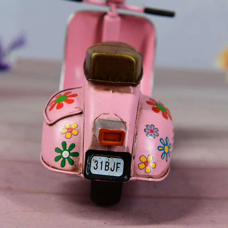 Classical Iron Scooter Model of Ladies Shop Decoration Design, Crafts Decoration