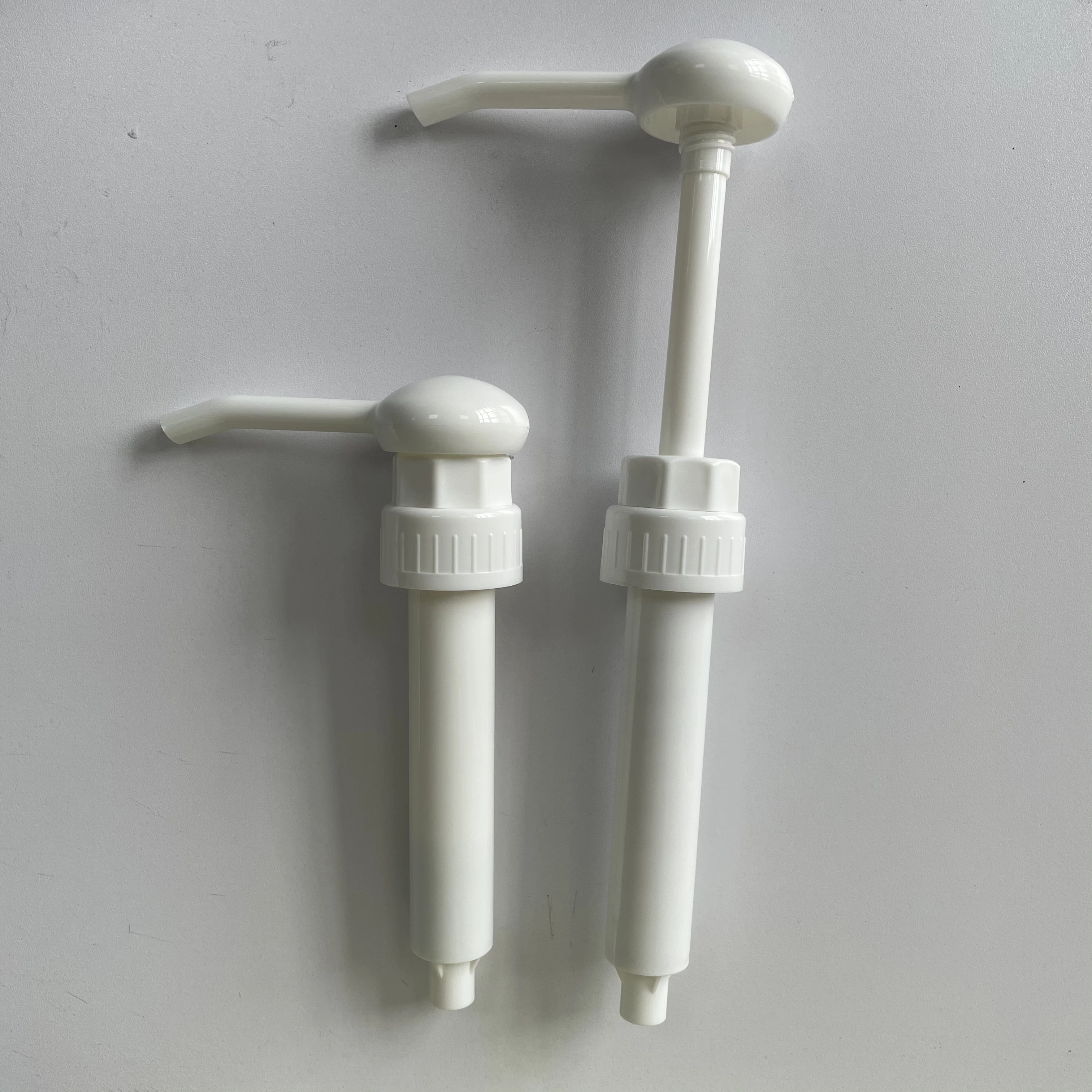 customized 52/400 closure 30cc white gallon syrup soap  screw dispenser pump for 5L gallon bottle