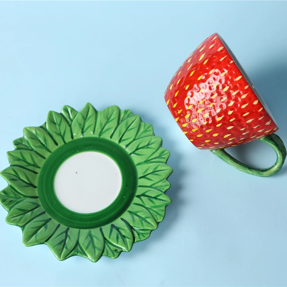 SU15 Strawberry shape cup and saucer red ceramic lovely mug suitable for home or restaurant use