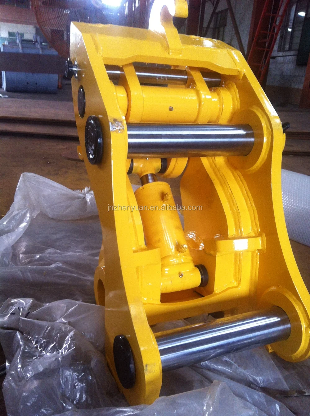 Новый поворотный экскаватор с ручным захватом