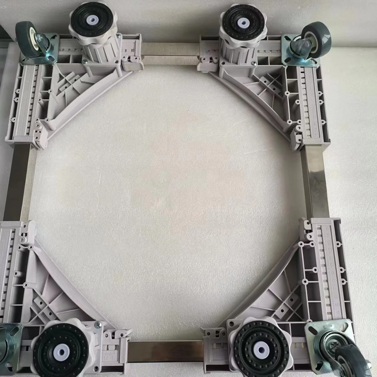 Простота установки, сильная несущая способность, подходит для холодильников, стиральных машин, многофункциональных баз