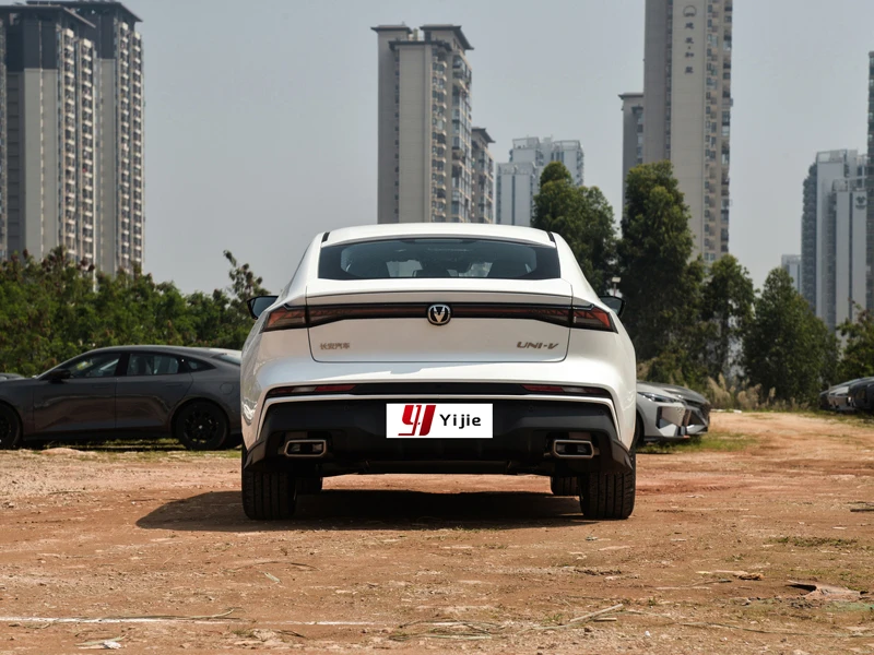 2024 Changan Uni-V турбо левое рулевое управление седан вентилируемый дисковый электронный паркинг новая газовая электрическая кожаная автоматическая коробка передач