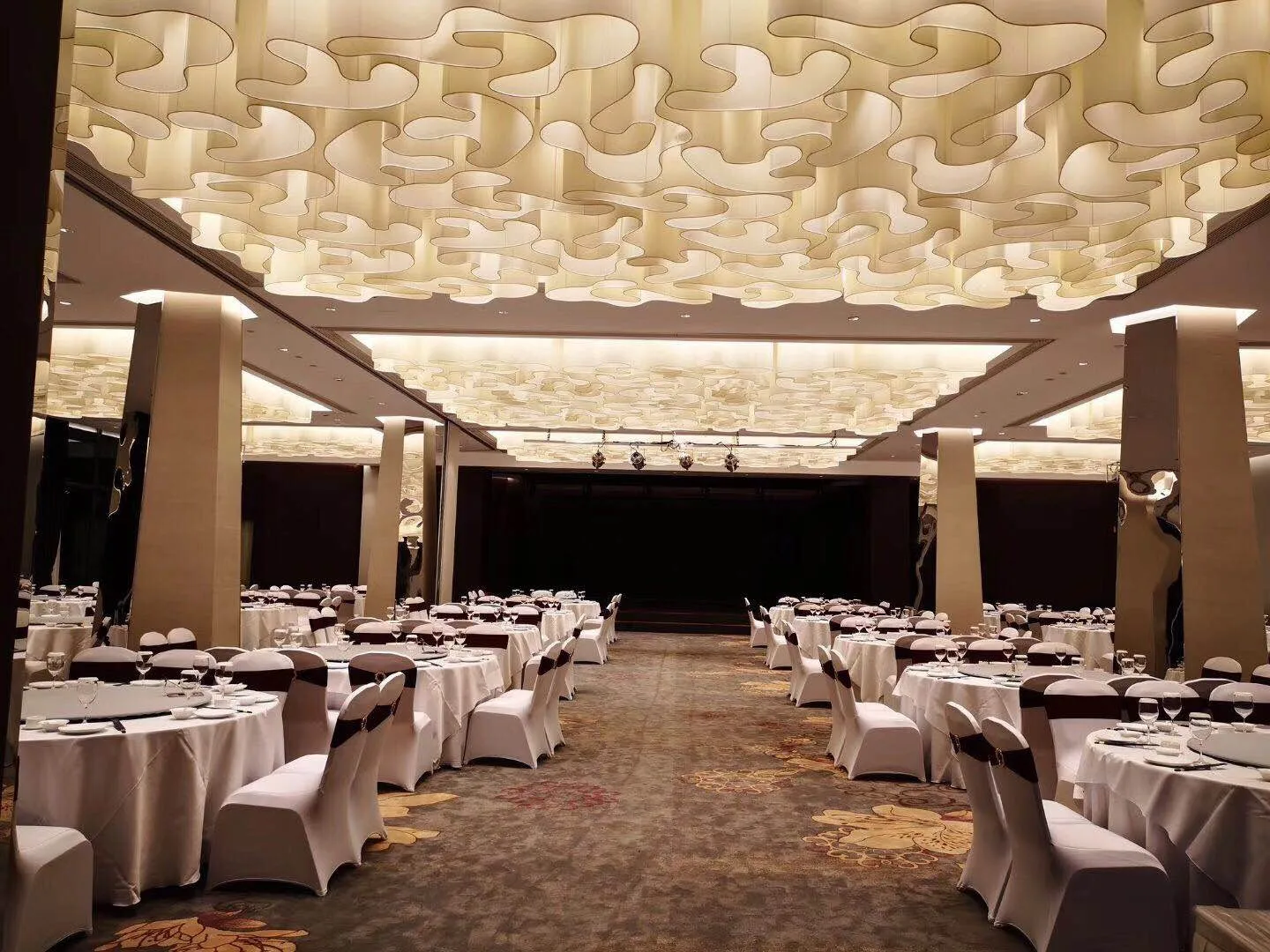 Chandelier manufacture elegant fabric wave pattern decoration Chandeliers For Hotel Ballroom