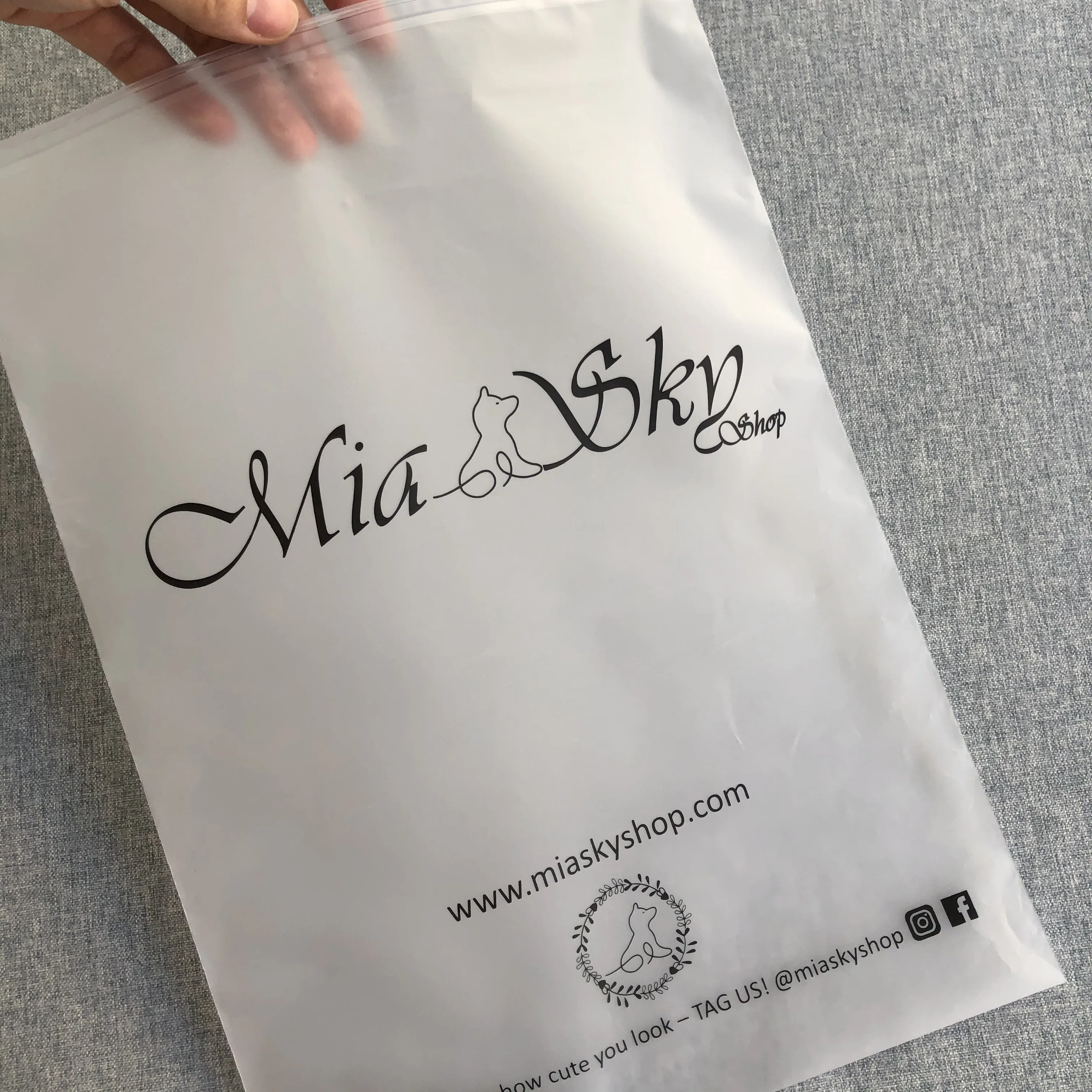 Custom Printed Plastic Underwear T-shirt Packaging Ziplock Bag,Frosted Poly Zipper Bag with Logo,Clothing Zip Lock Ziplock Bag