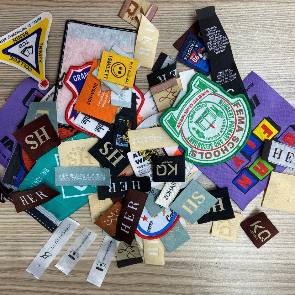 Factory Cheap Price Custom Name Logo Washing Label Woven Labels for Clothing Private Labels Zipper Bags