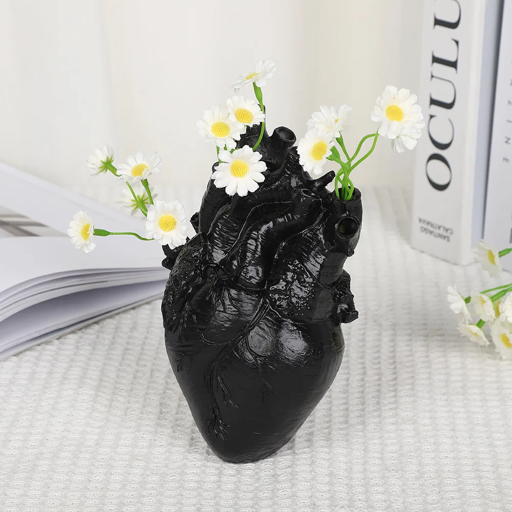 Black and white heart vase creative heart shape home desktop decoration resin crafts