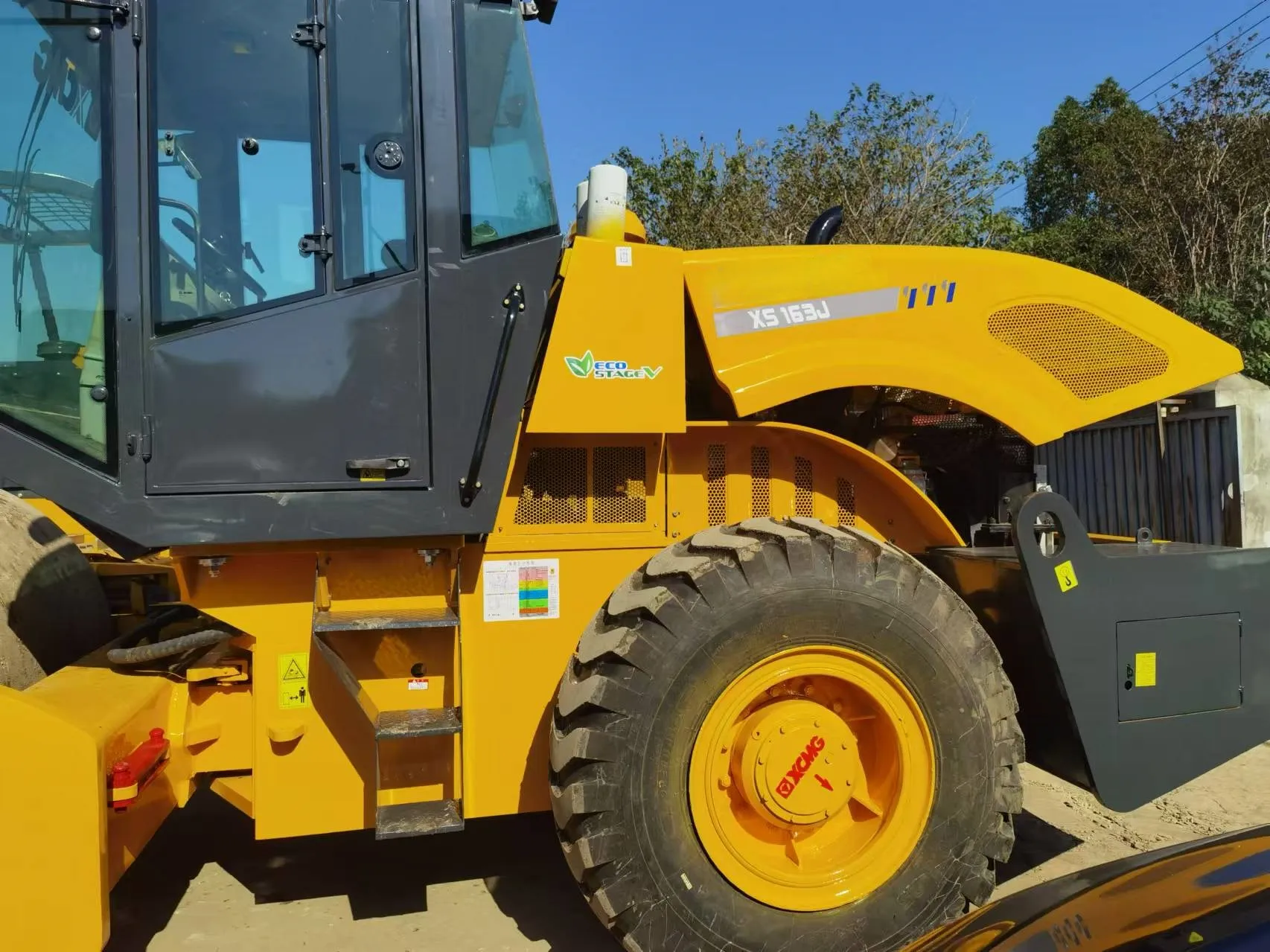 Good Quality 16Ton 2023 Used XS163J Single Drum Vibratory Road Roller 103kw Shangchai Engine Motor