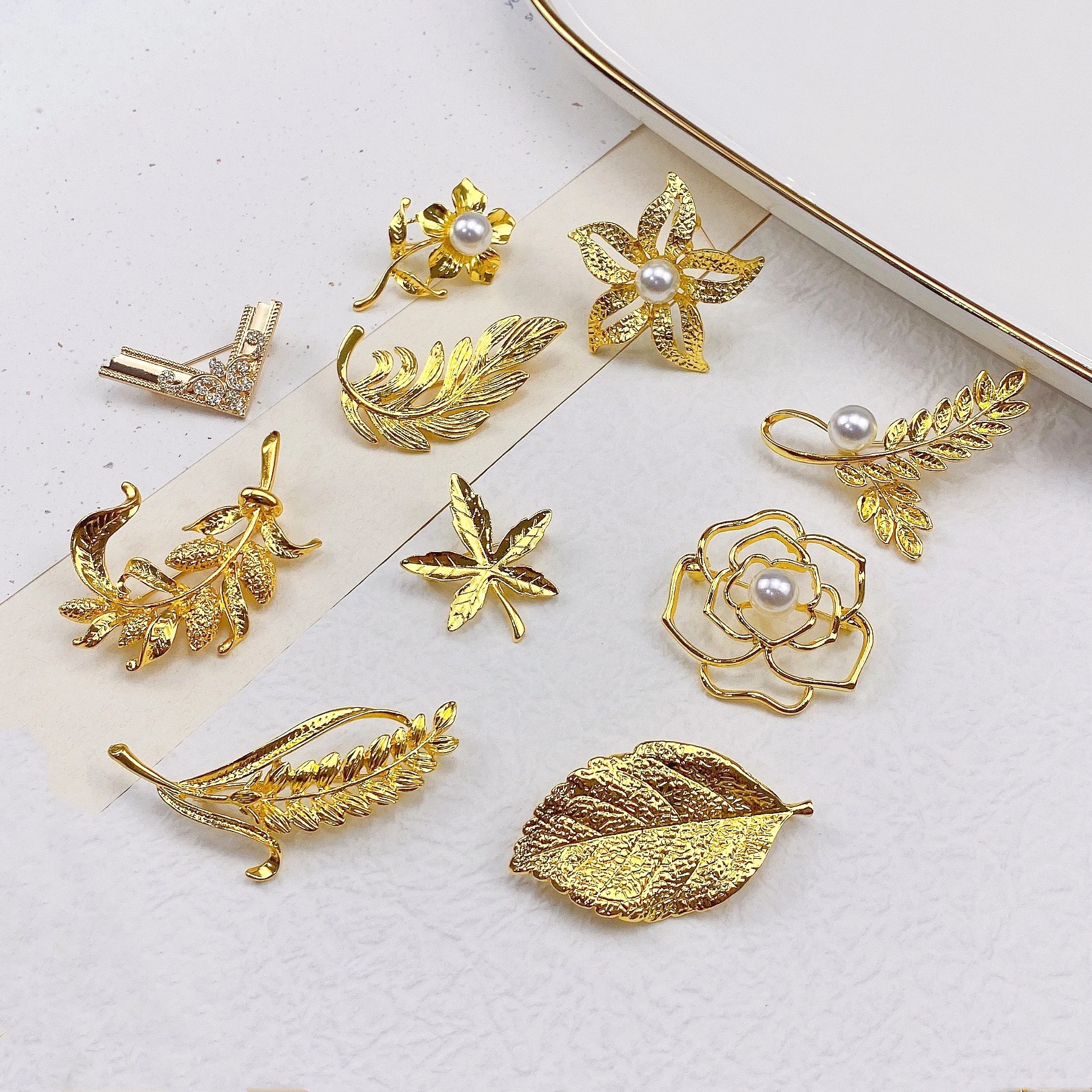 Vintage Brooch Men Women Jewelry Accessories Gold Slivery leaves Shape Suit Brooch Pin For Wedding