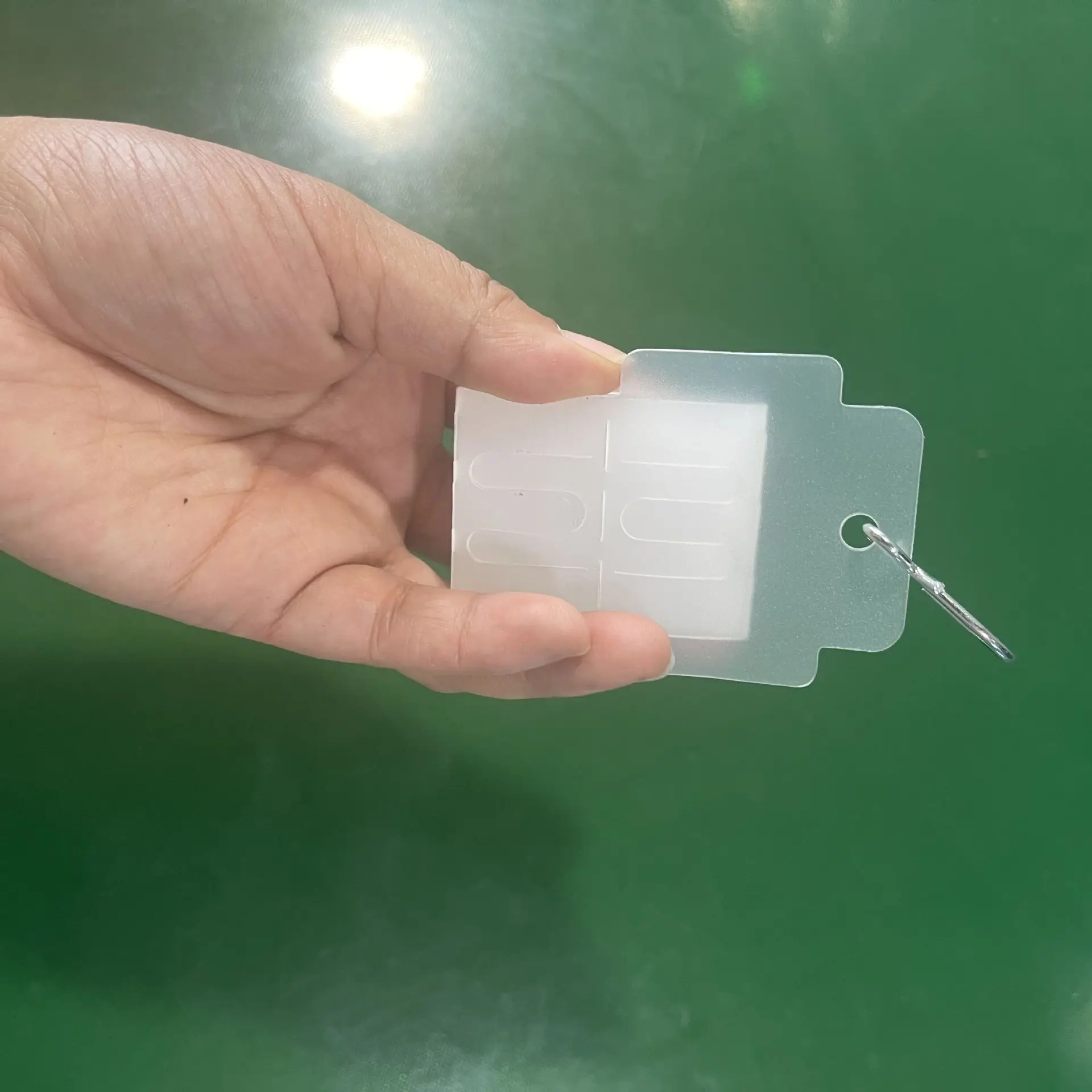 Вешалка для супермаркета для пластиковых дисплеев