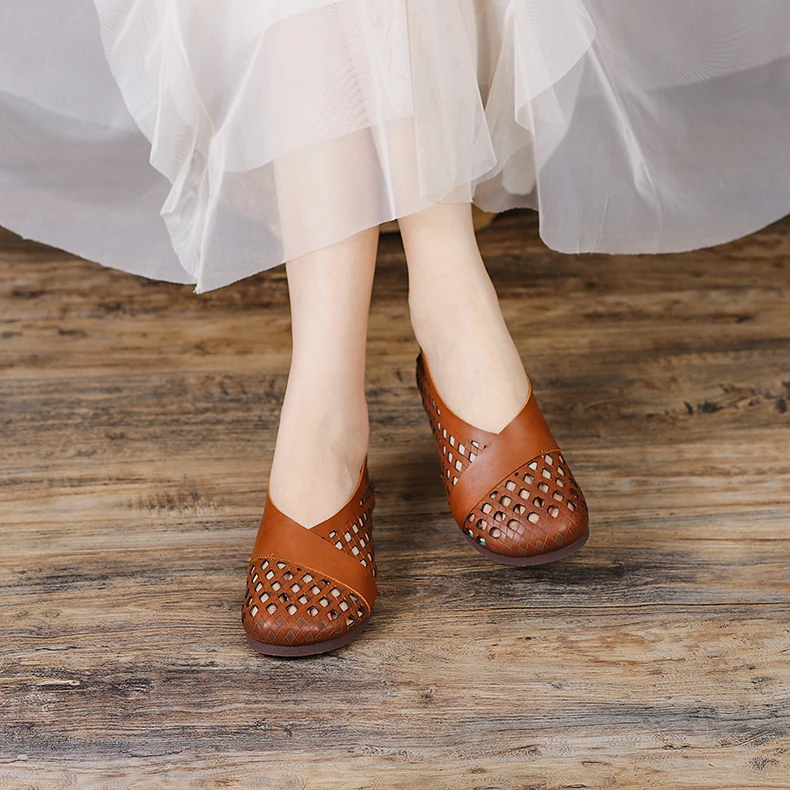 Ladies handmade genuine leather hollowed-out soft-soled color-polishing shoes