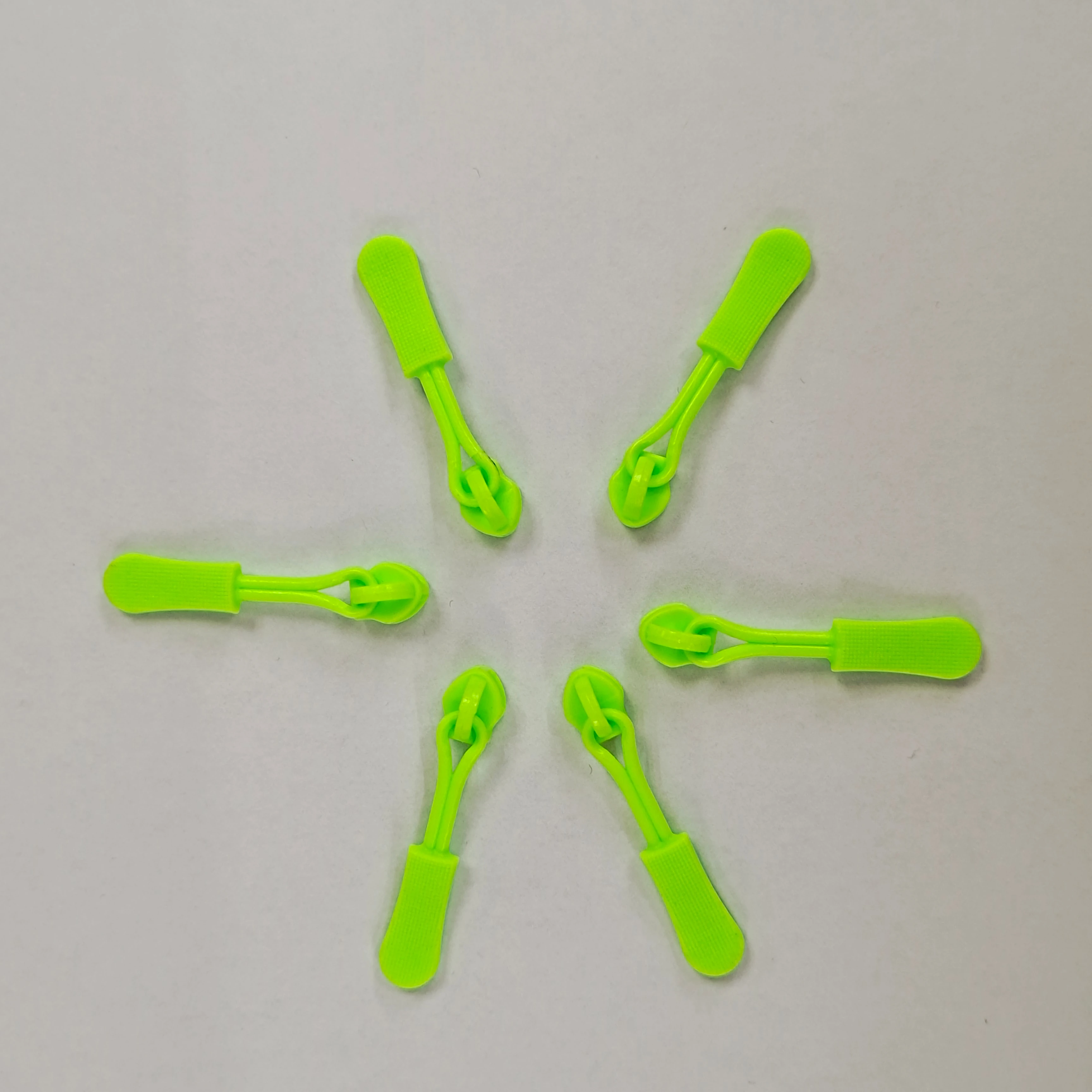 Customized high quality colorful plastic zipper fasteners slider for bag zipper puller
