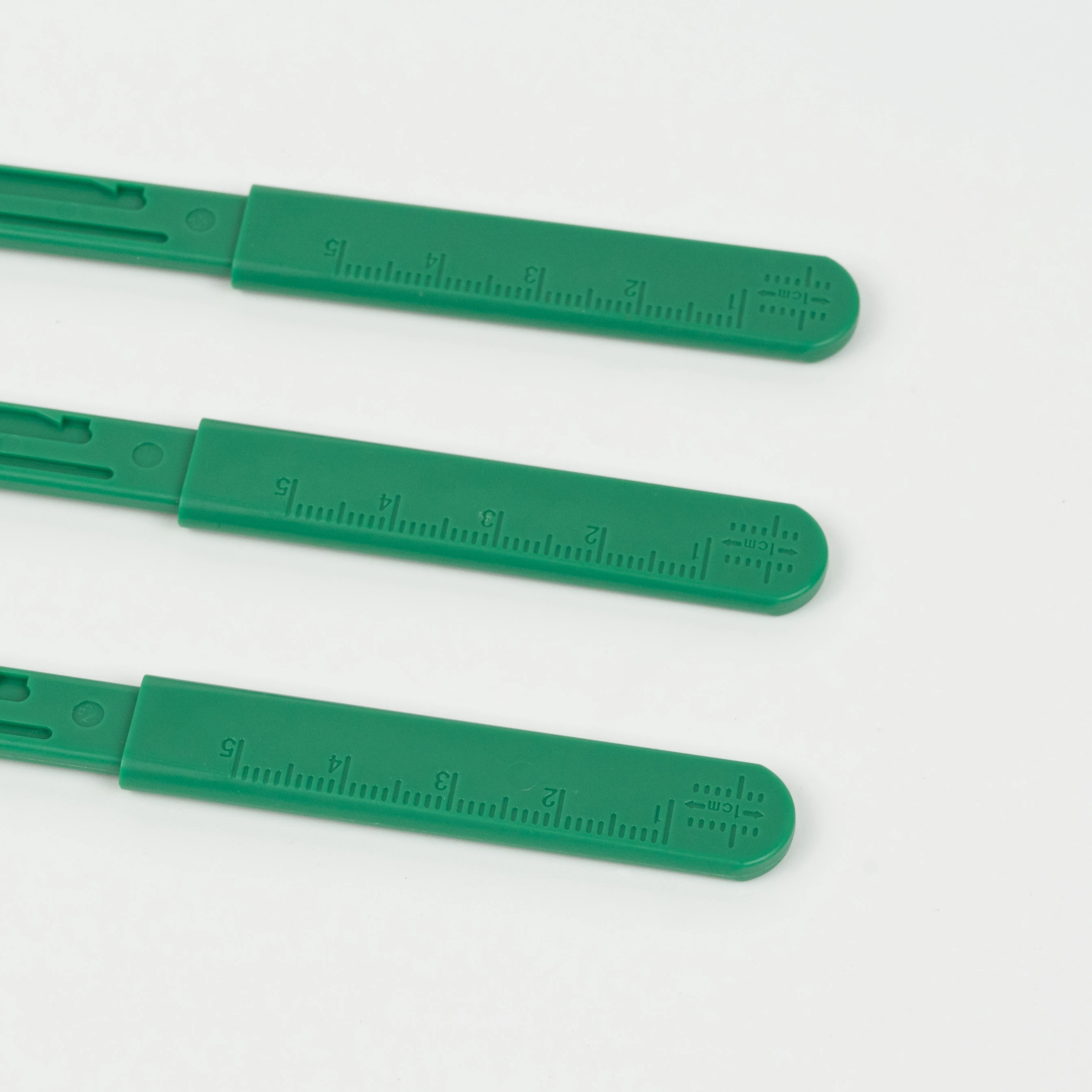 Disposable surgical scalpel for animal use carbon steel