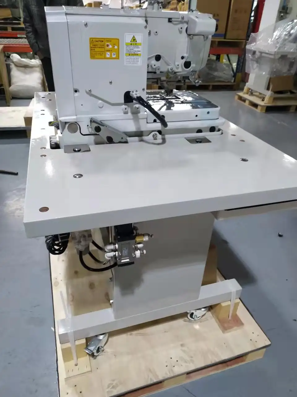 Manufacturer britex BR-9820 button hole making industrial sewing machine Elctronic eyelet button holing sewing machine