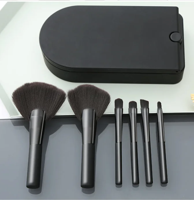 2024 Latest Design Travel Makeup Brush Set 6pcs Foundation Powder Concealer Eye Shadows Makeup Set with LED light Mirror