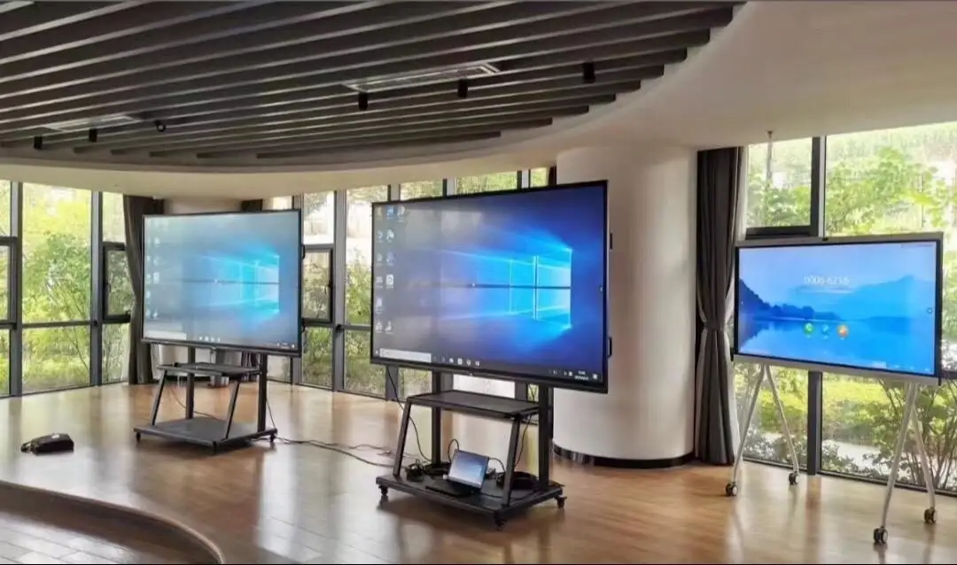 32 Inch HD LED Poster Display with Built in Camera for Audience Analytics in Retail and Corporate Environments