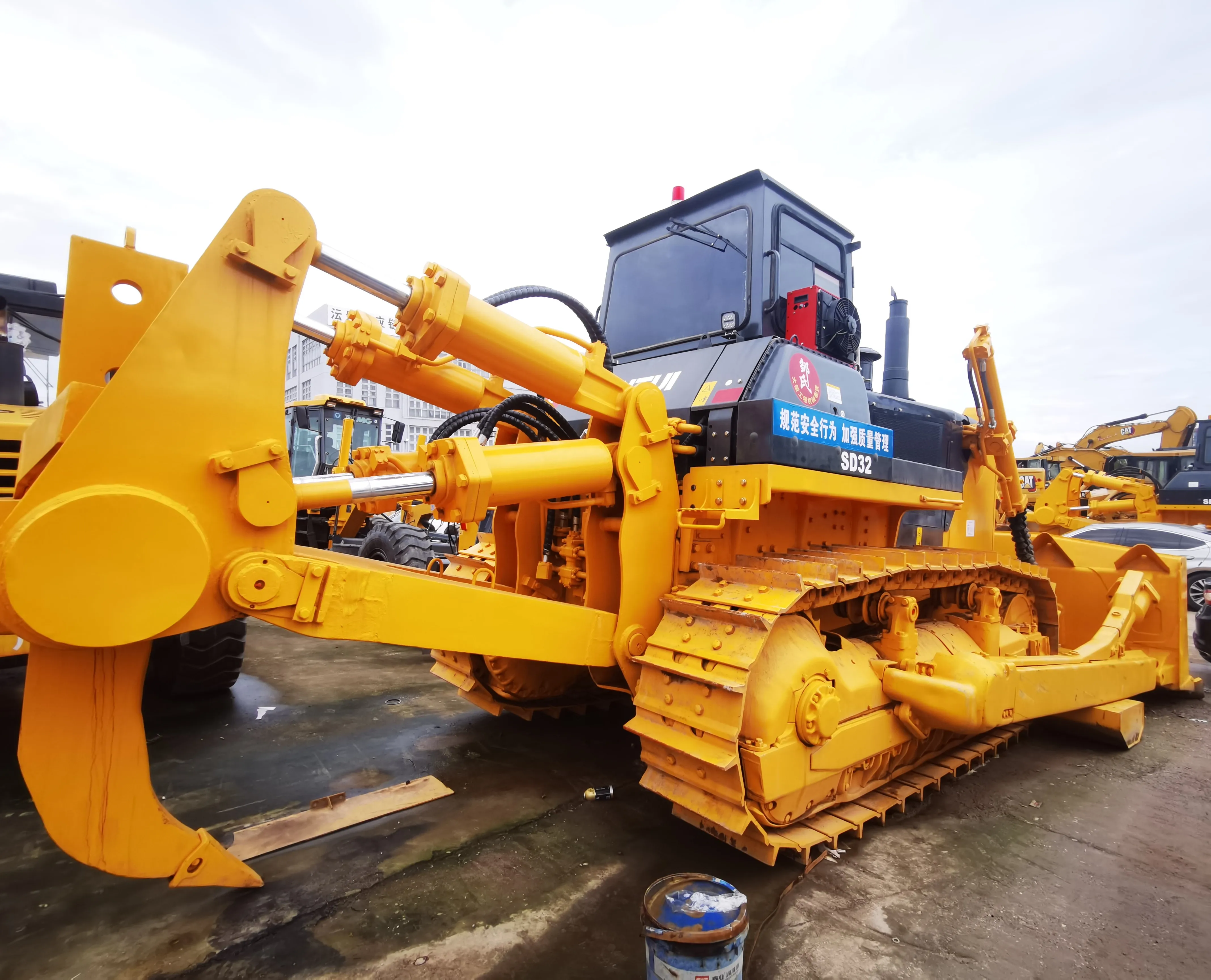 SD32 Model Operating Weight 33.6ton Shovel Lifting Height 1560mm Yellow Diesel Engine Provided Crawler WEICHAI SHANTUI GENUINE