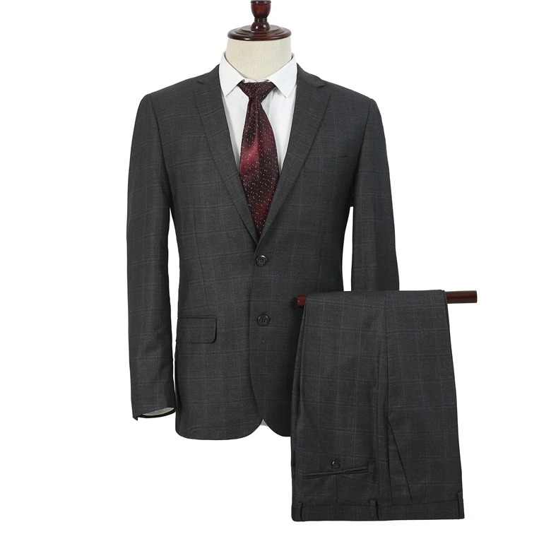 Мужской костюм в темно-серую клетку