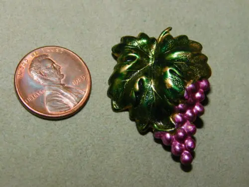 Fashion Fruit Enamel Grape  Brooch Pin Metal Badge Clothing jewelry Accessories Wholesale