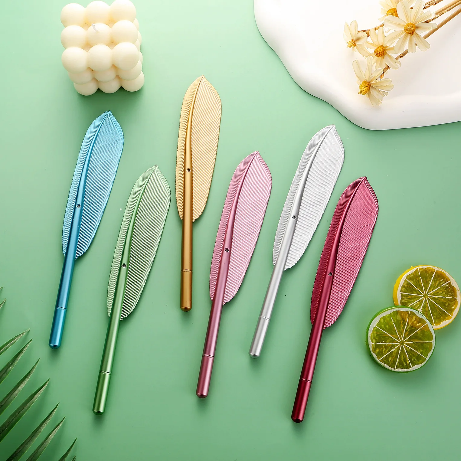 Novelty Craft Retro Style Neutral Feather Pen Creative School Office Multi-color Pen Feather Plastic Ball Pen