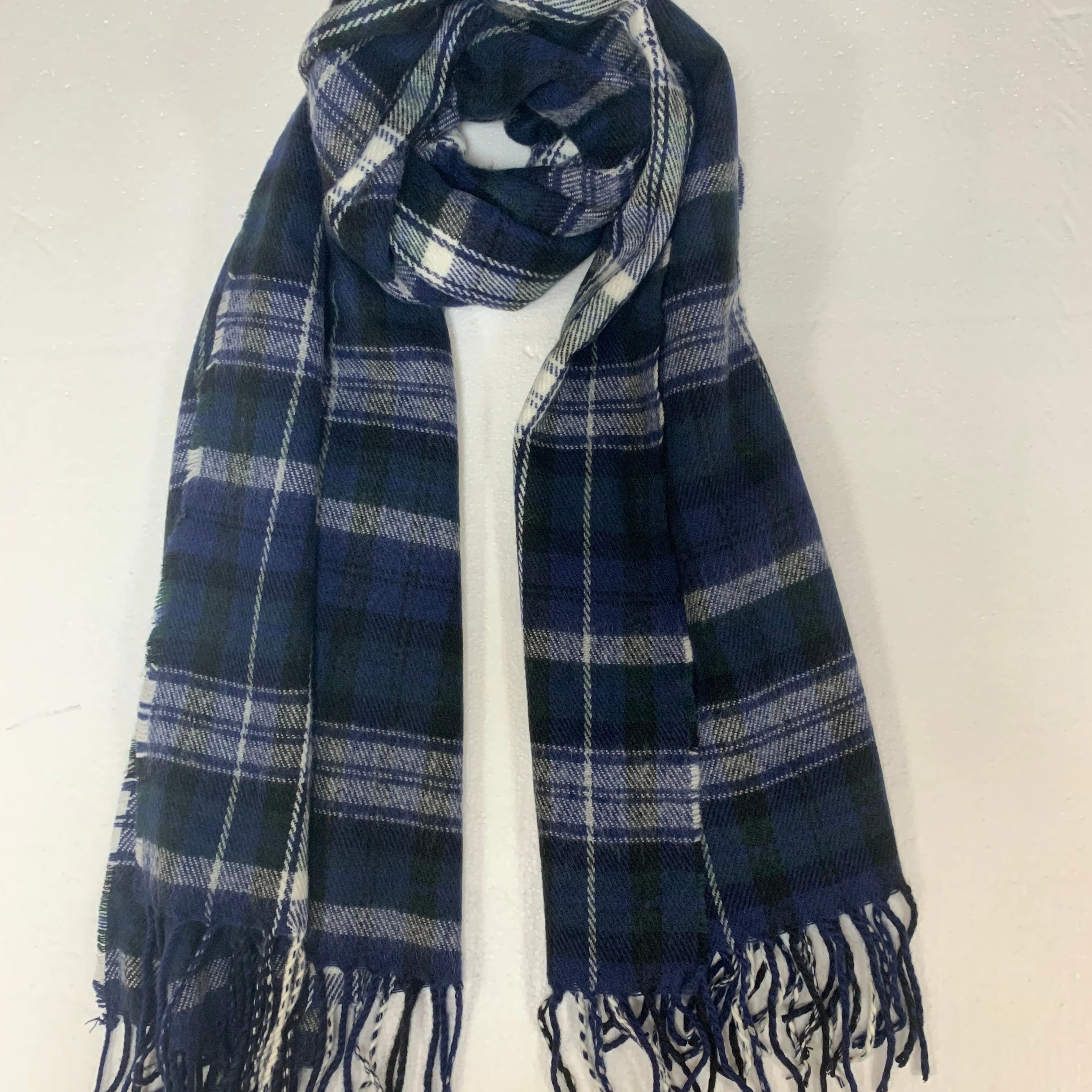 2024 New Plaid Scarf for Women Thick Warm Polyester Shawl with Tassel for Autumn and Winter Available in Different Colors