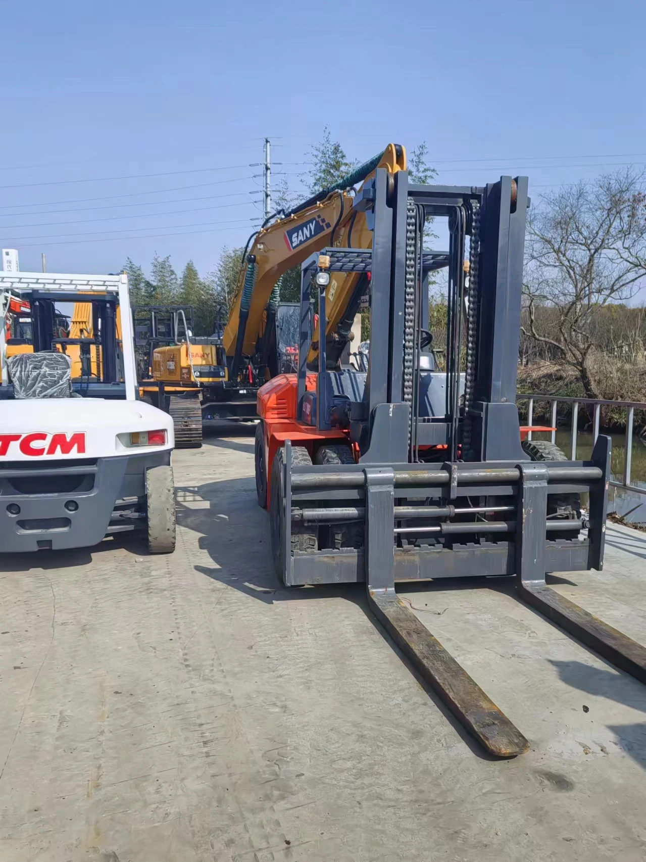 Economic electric fork lifts Heli 10Ton 7Ton 5Ton 3Ton 1000kg 2000kg full electrical pallet heli forklift with battery charger