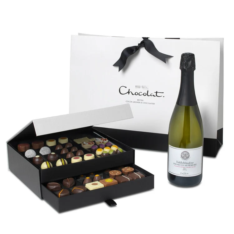 Magnetic Closure Christmas Chocolate Box Matt Laminated Paper Packaging for Macaron Food and Candy with UV Advantage