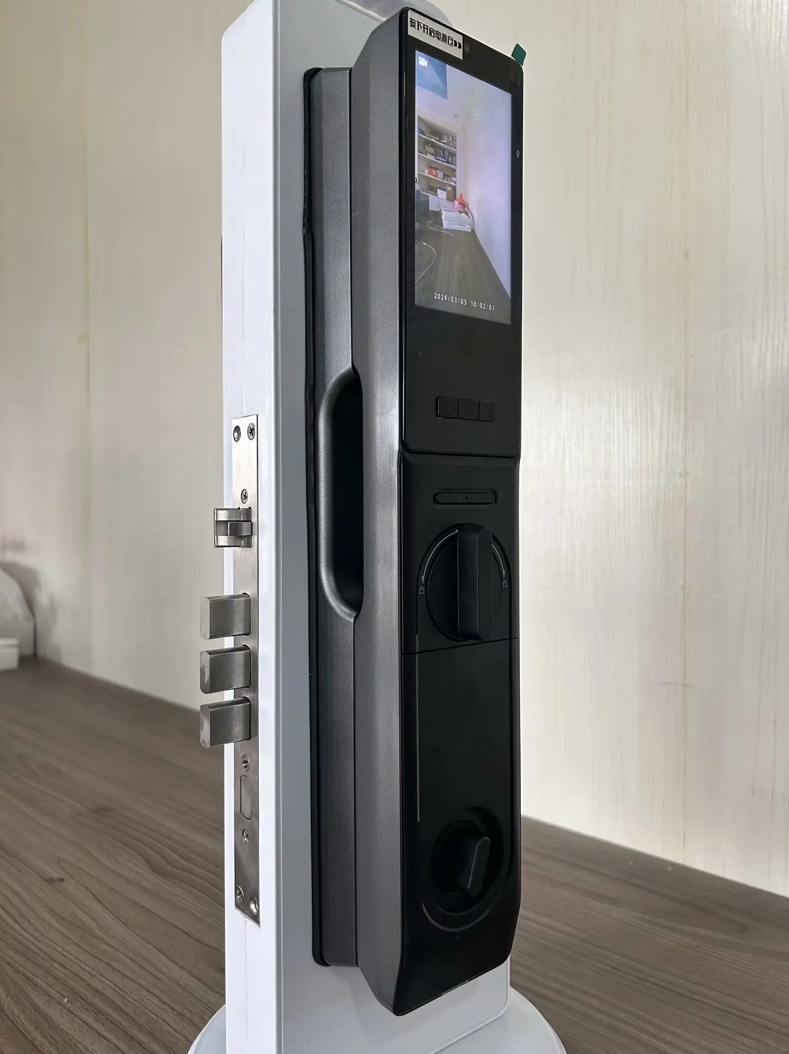 Hot selling Tuya App Elock door lock intelligent Remote password electronic smart ecurity Fingerprint Keyless Lock with Camera