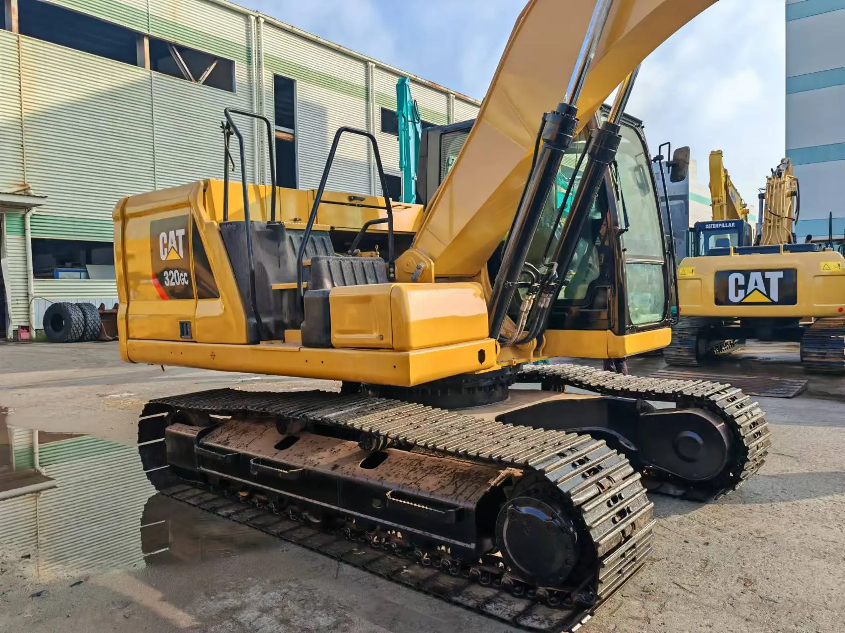 Japan caterpillar used hydraulic tracked excavator 320D cat 20 ton 320GC 320GX earth-moving machinery for sale