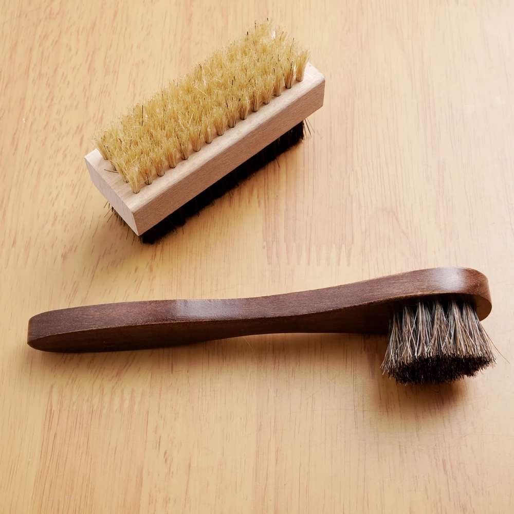 Customized Logo Household Wooden Shoe Brush with Horse Hair Features a Wooden Handle for Shoe Cleaning