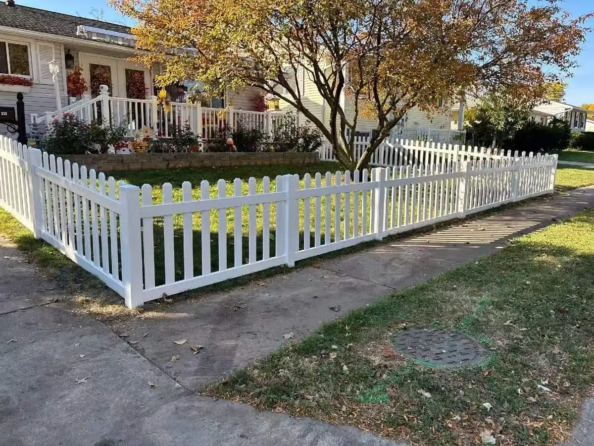 wholesale 5 feet high Vinyl PVC garden fence closed straight white picket fence