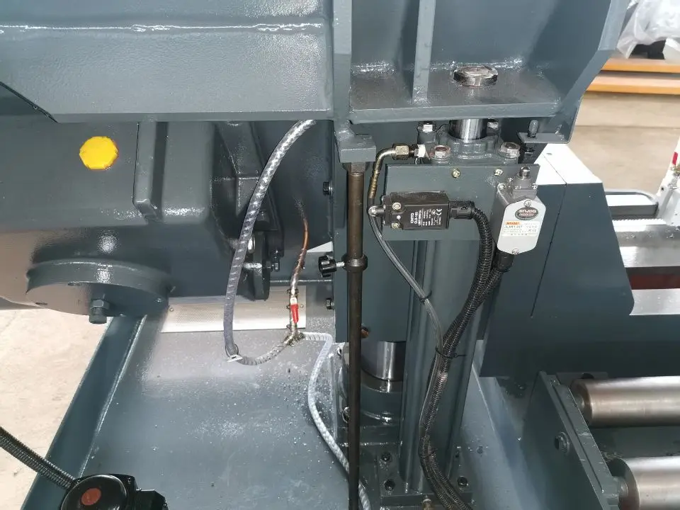 Metal band saw machine  GH4250 double column band saw machine cnc cutting
