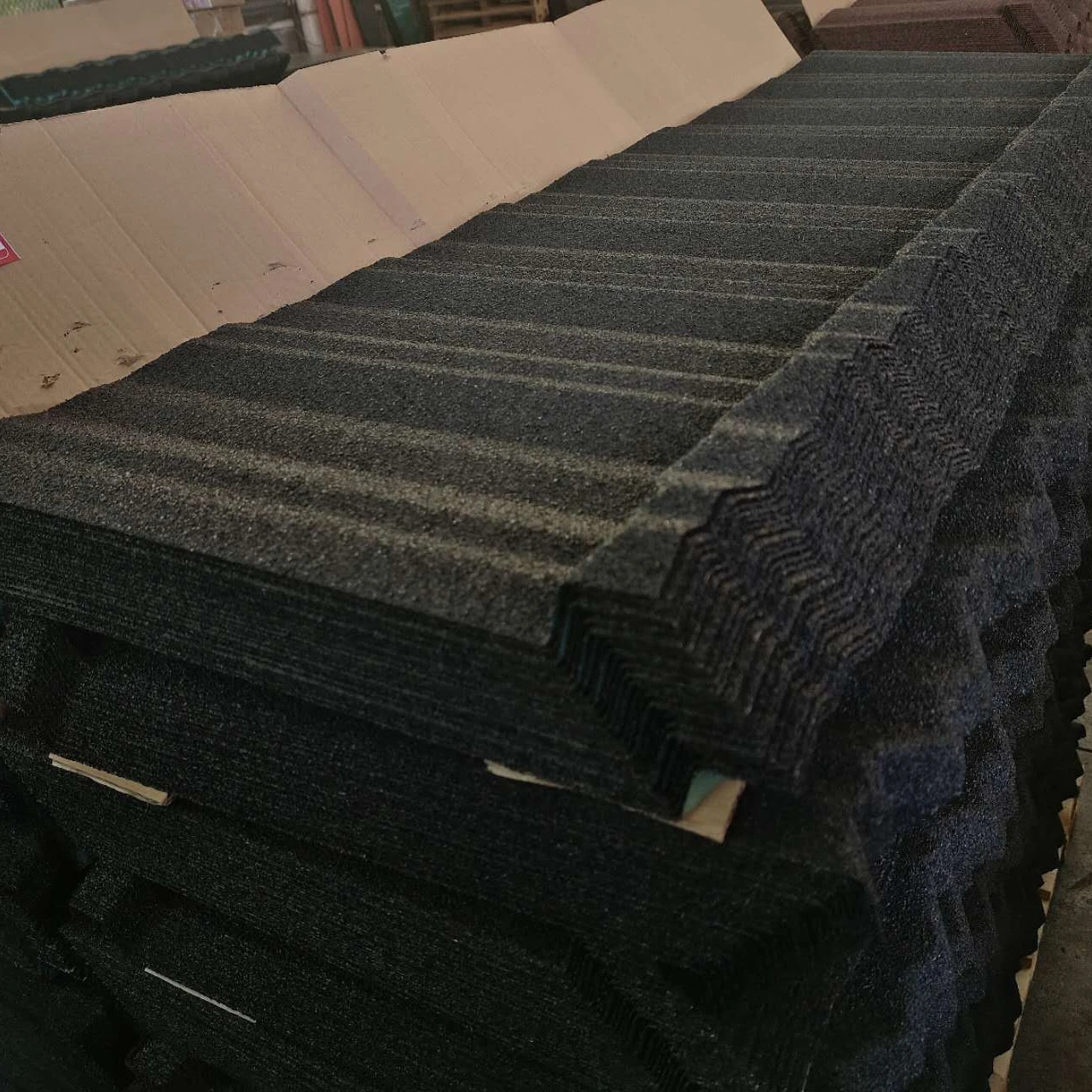 Relitop Stone Coated Steel Roof Tile Black Color Classic Style Roofing Sheet Seven Waves Stone Chips Step Tile