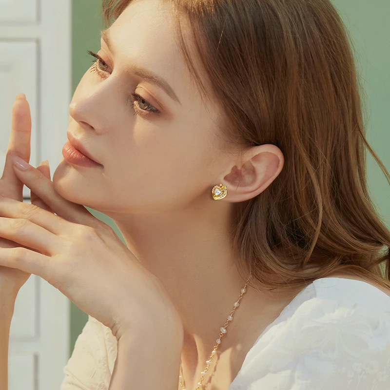 Wholesale Fashion Dainty Cubic Zirconia 18K Gold Plated Zircon Diamond Love Heart Shape Stud Earrings