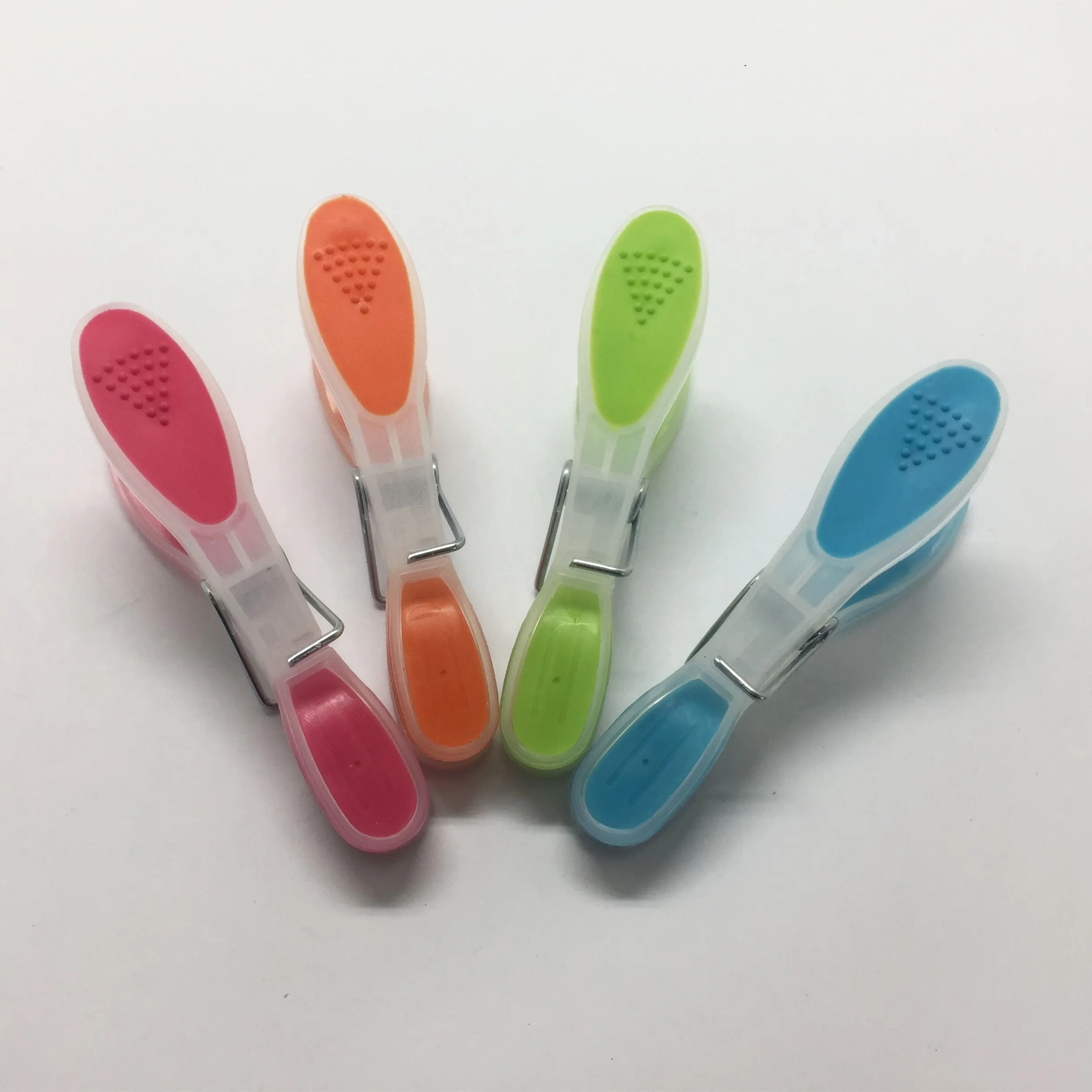 Wholesale Plastic Clothespins Hanging Clothes Pegs