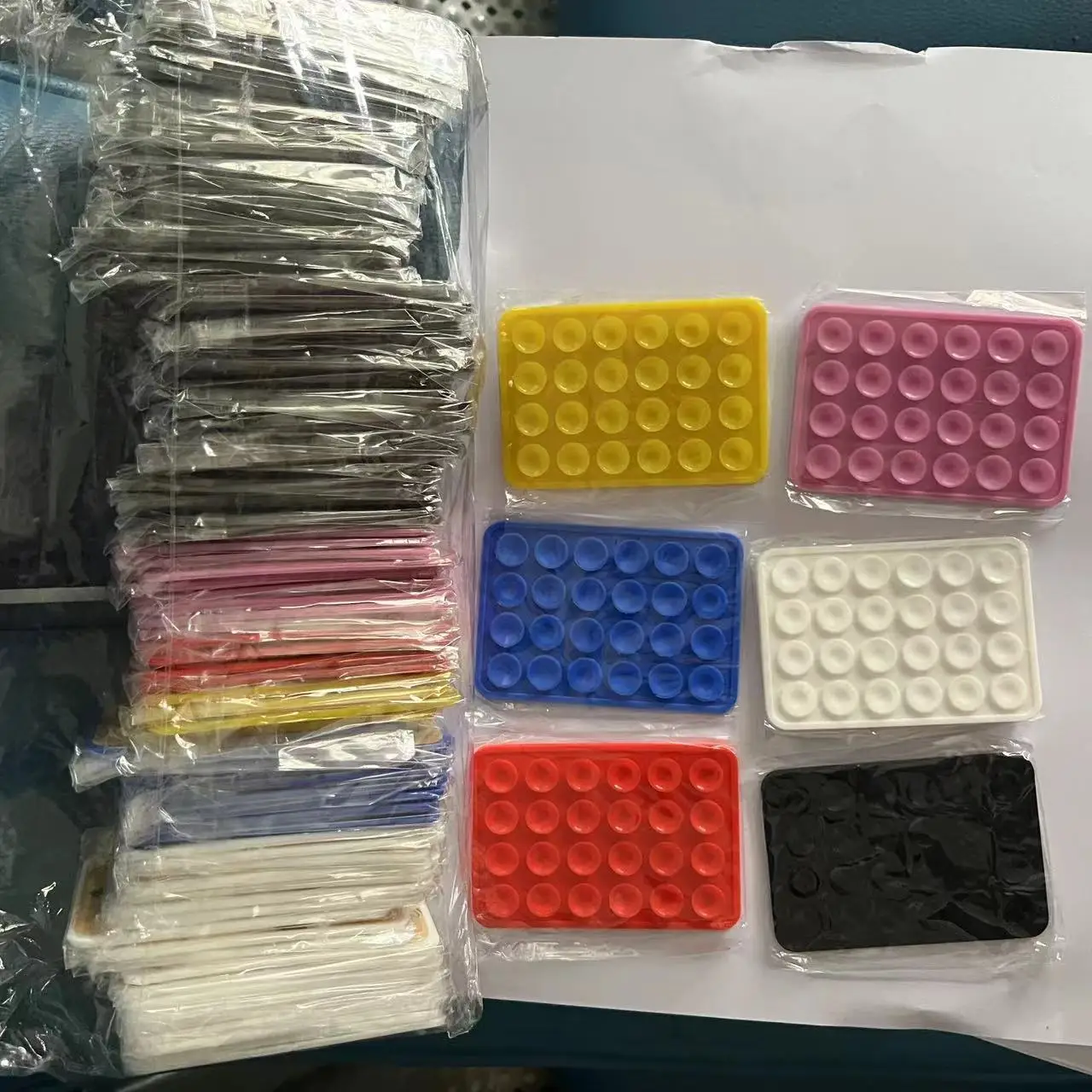 Factory Price Silicone Suction Mobile Phone Cases Adhesive Mount Hands Free Accessory  Phone Holder