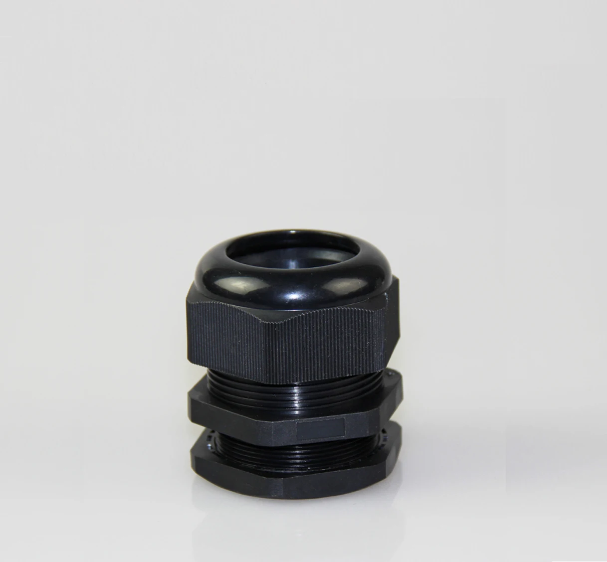The manufacturer directly supplies high-quality plastic gland cable connectors