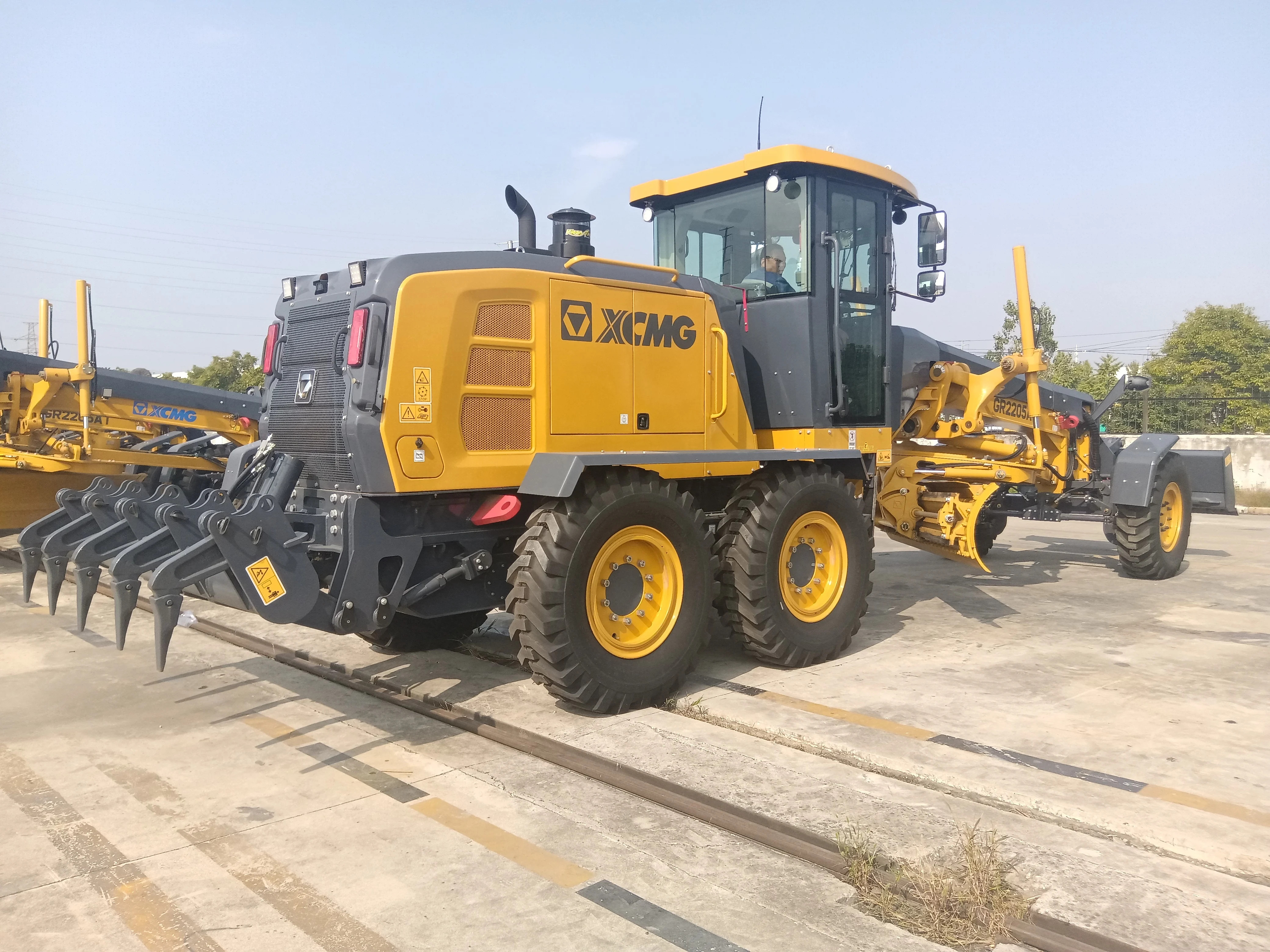 XCMG Official Road Construction Machinery GR2205AT Second Hand Road Motor Grader For Sale