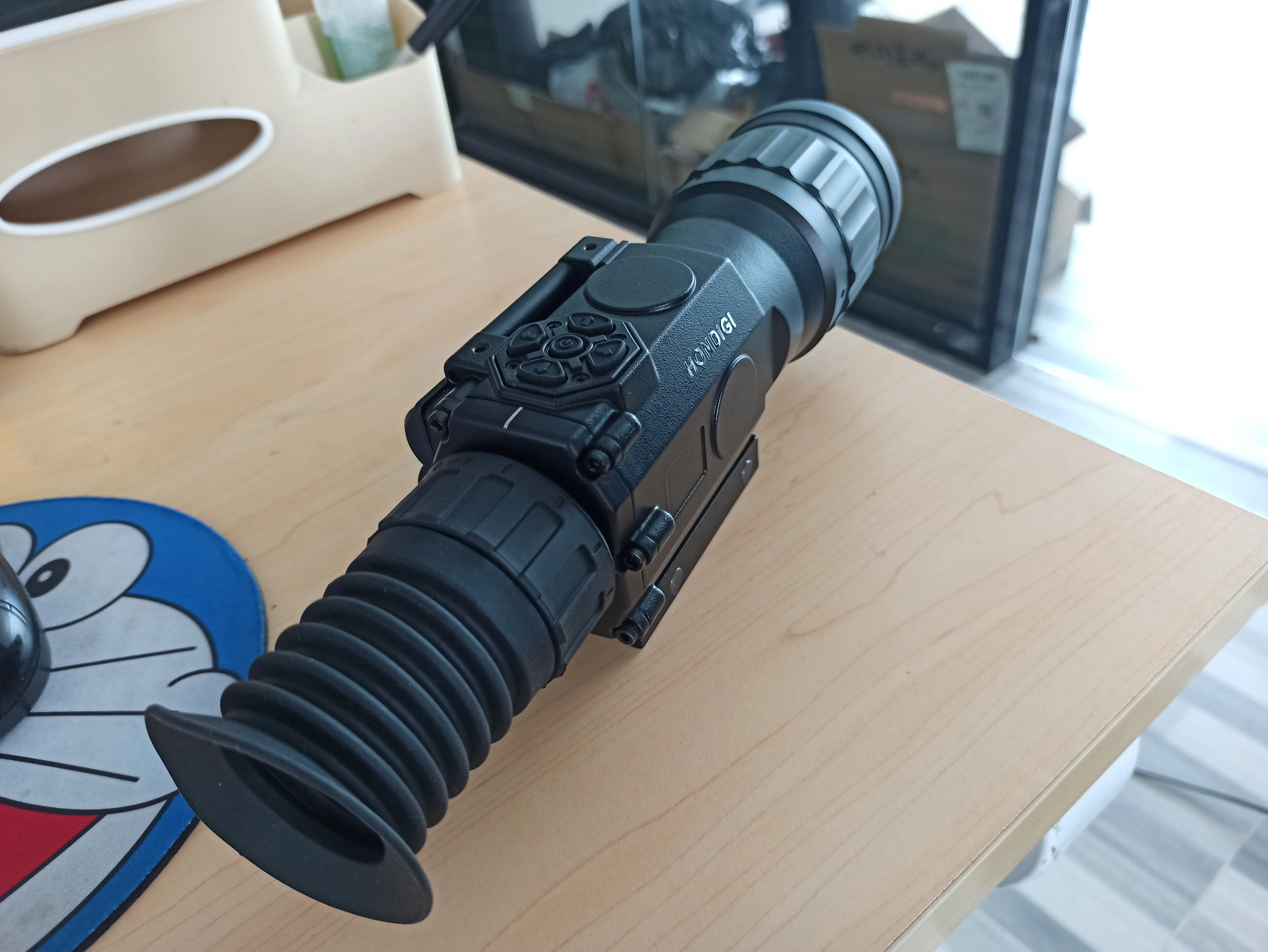 The latest thermal imaging thermal imaging on night vision rifle sight range