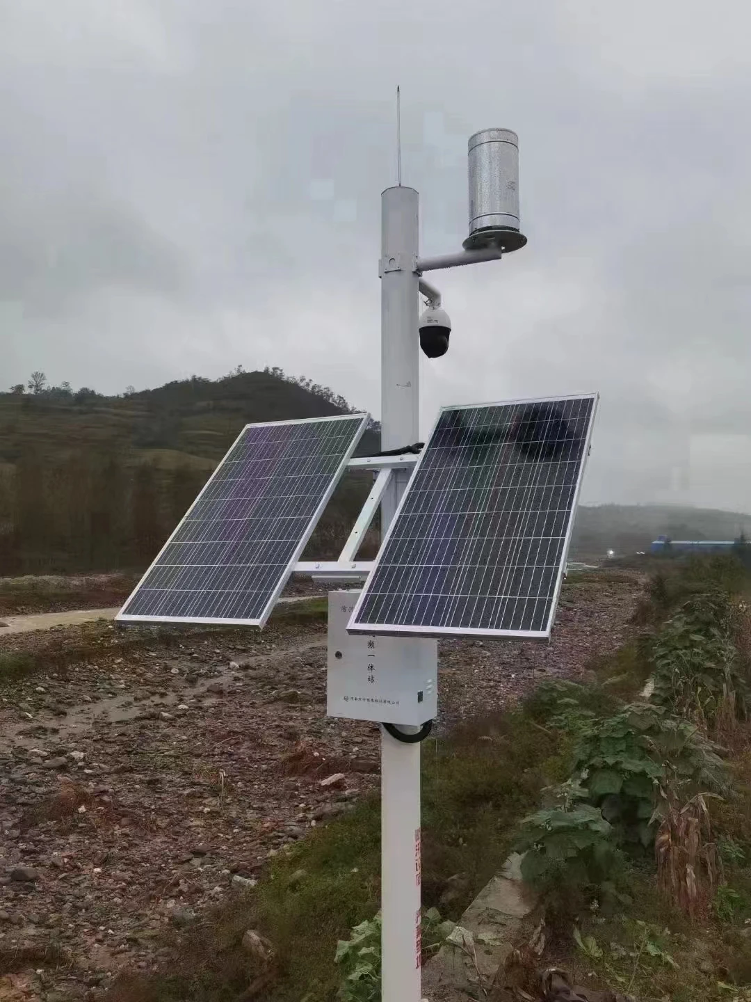 Solar Power System of CCTV Camera 30W/30AH with Battery Security Camera 4G Wifi Network All in One Connect Mobile App Monitoring