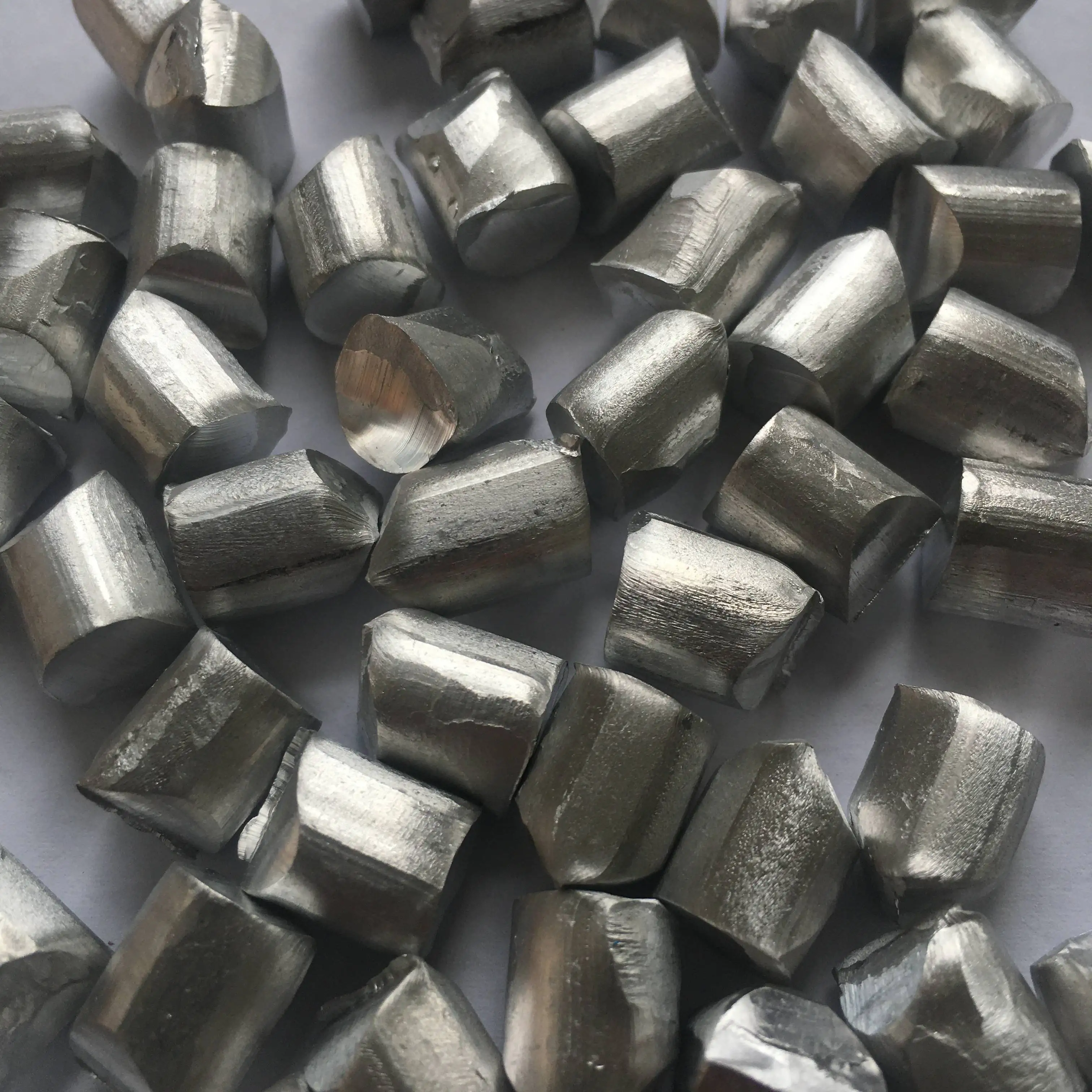 Sell high purity aluminum beans, aluminum ingot, aluminum wire,