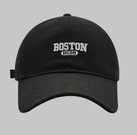 Женская бейсболка с вышивкой