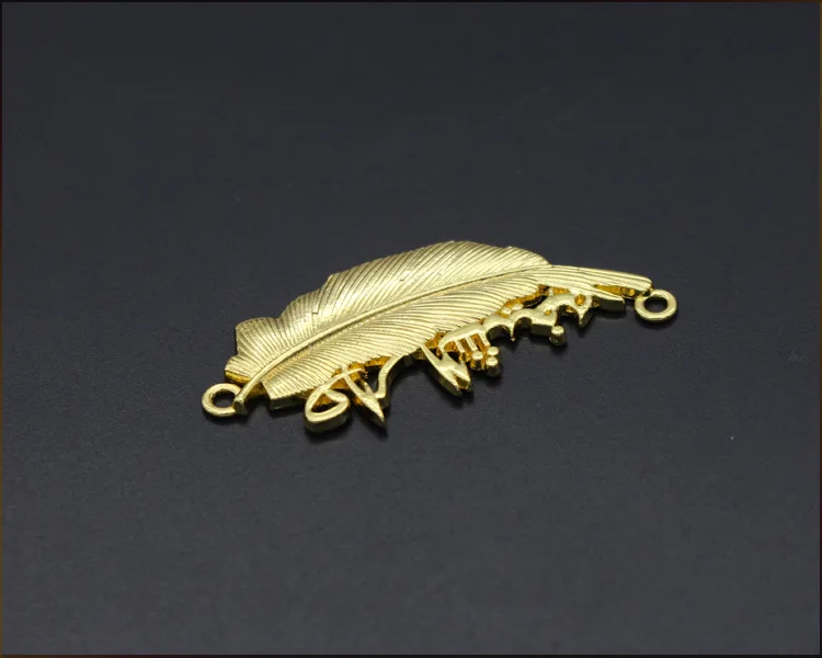 Custom Gold Embossed Luxury Engraved Garment Purse Logo  metallic meta labels For Handbag clothing