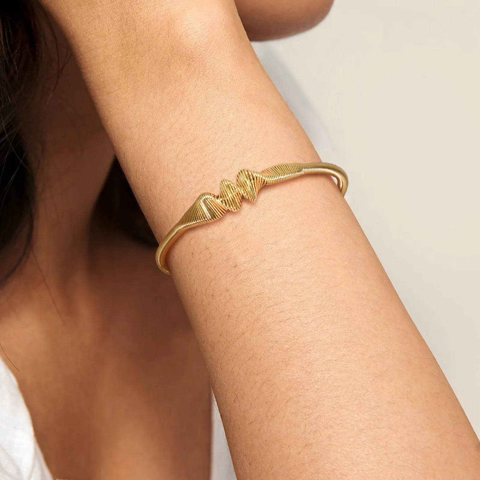 BG011 Statement Bangle 18K Gold Plated Stainless Steel Egyptian Bracelet Waterproof Tarnish Free Twist Wire Cuff Bangle