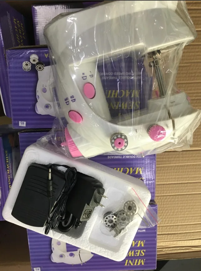 Мини-швейная машинка электрическая бытовая ручная работа швейные машинки двухскоростные с источником питания Небольшие домашние принадлежности