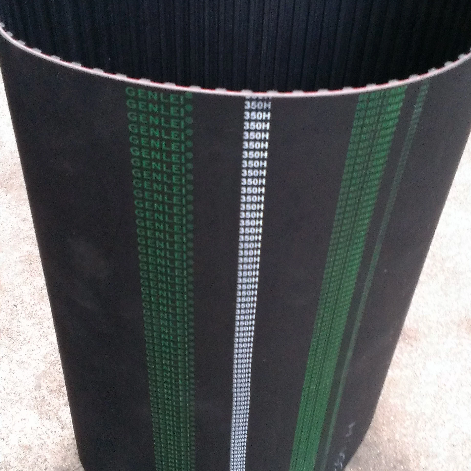 High Quality Black Strong Strength Rubber Synchronous Belt for Industry Use