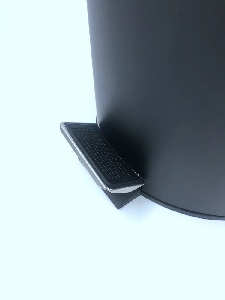 2024 popular model bamboo lid 5 Liter Black Round Metal Foot Pedal trash can with Removable Inner Wastebasket for Kitchen