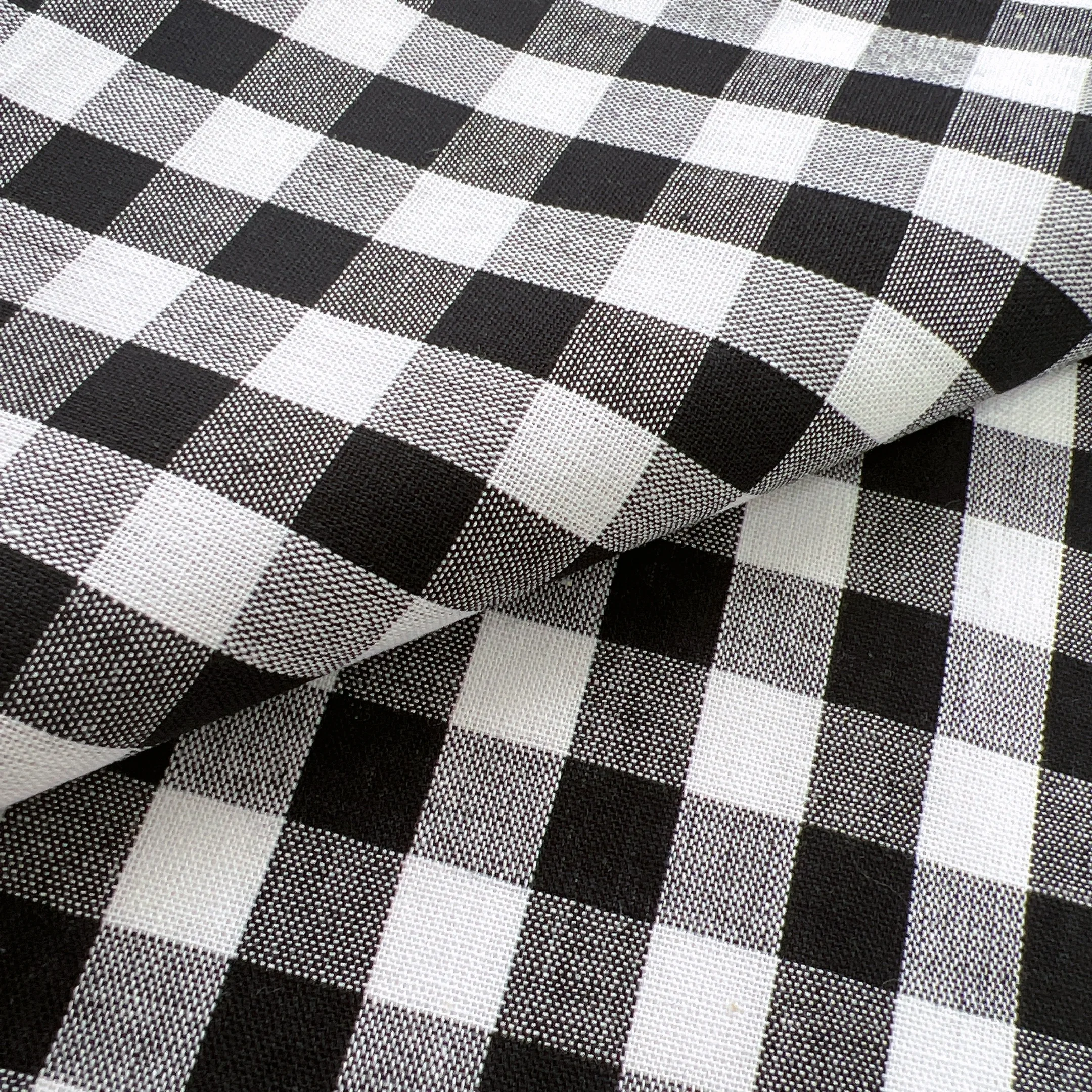 Classical Popular Black And White 95GSM 100%COTTON Check Plaid Fabric For Clothes