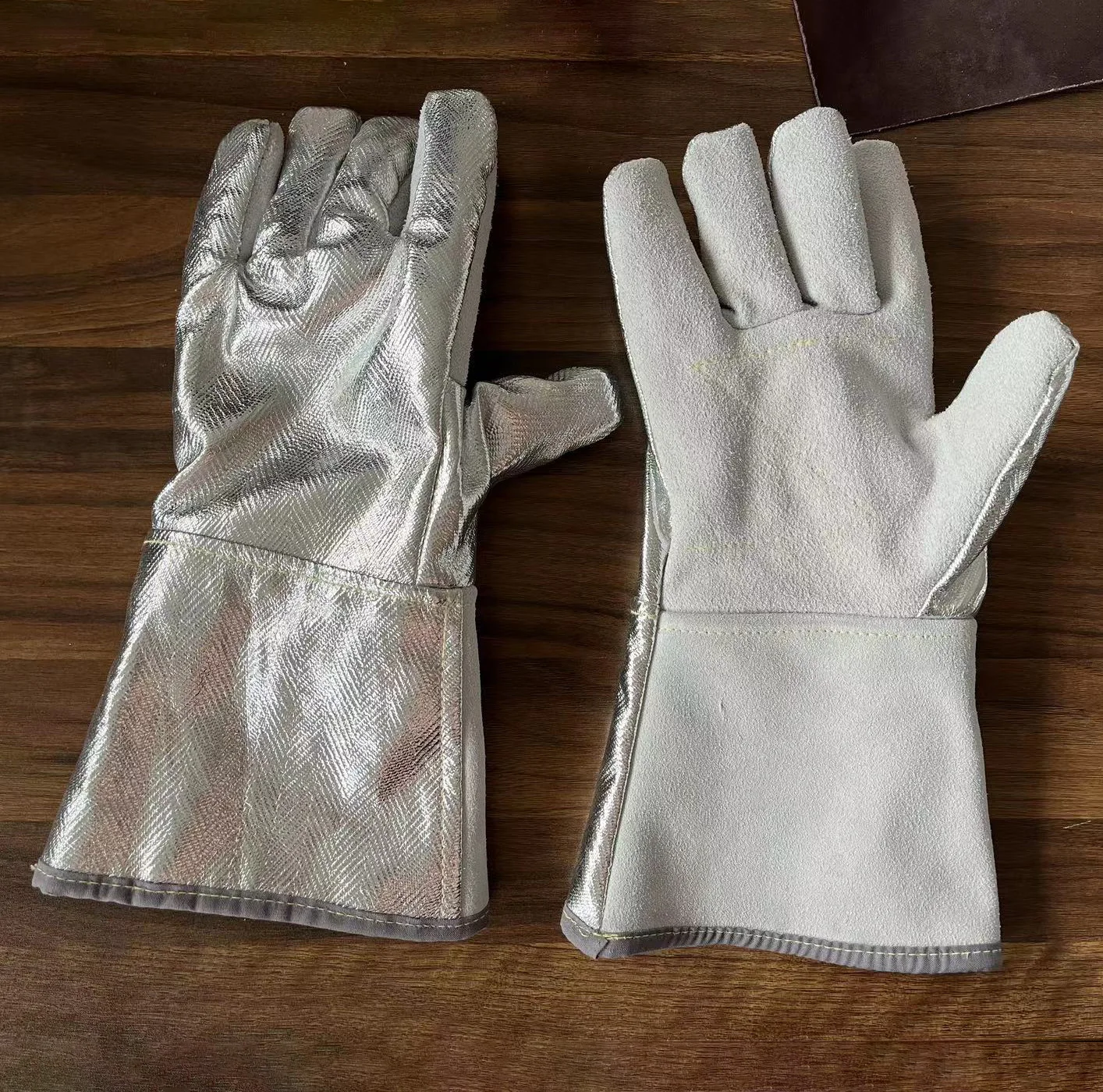 factory hot sale anti-radiant heat Aluminum safety gloves