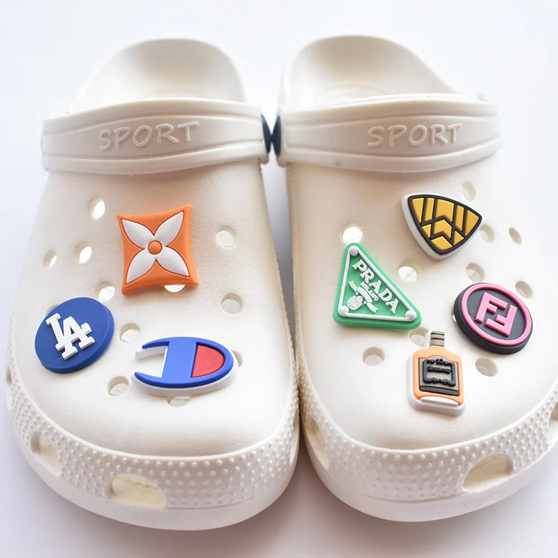 Wholesale 2022 famous brand shoes Charm Jewelry logo crocodile shoes charm vendor