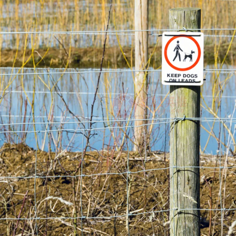 Hot Dip Galvanized Grassland Wire Mesh Fence with Coated Rail Trellis Metal and Iron Frame Wood Frame Fencing Gate for Cattle